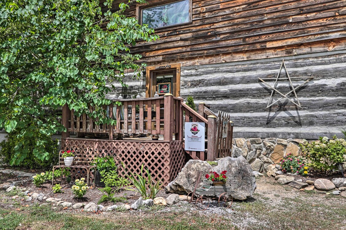 Fire Pit & Deck River Retreat