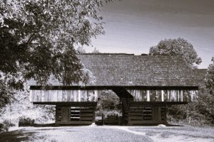 Cantilever-Barn-Cades-Cove BW